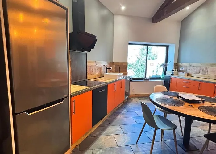 Maison Chaleureuse Entre Terre Et Mer. *