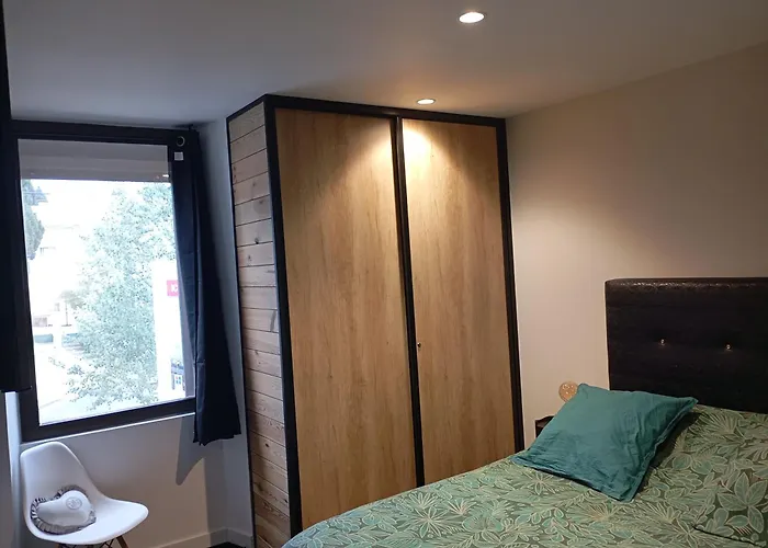 Maison Chaleureuse Entre Terre Et Mer. *