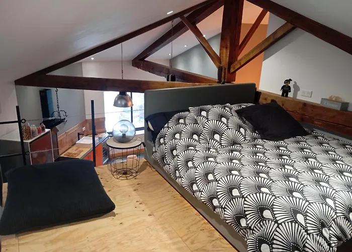 Maison Chaleureuse Entre Terre Et Mer. *